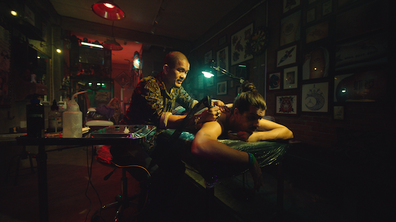 Image extraite du spot Duolingo The tattoo duo over de BETC